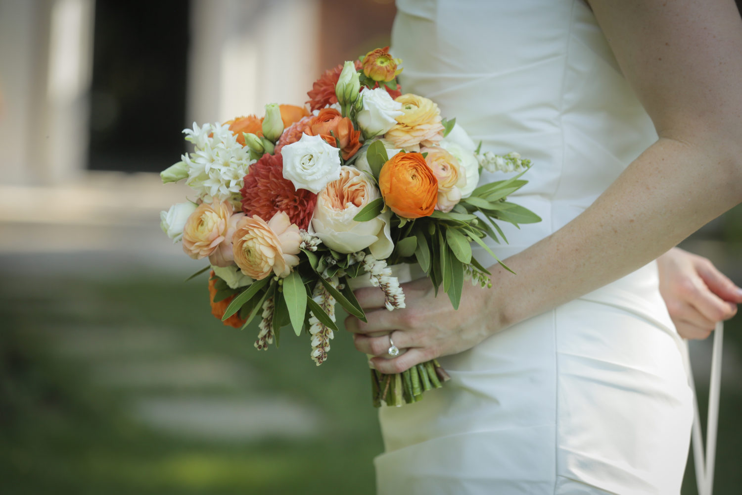 peaches and oranges bridal bouquet