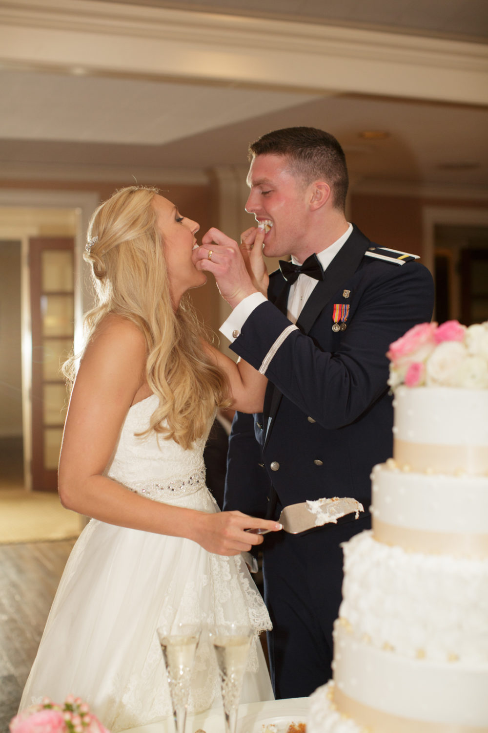 Caroline and Andy cake cutting