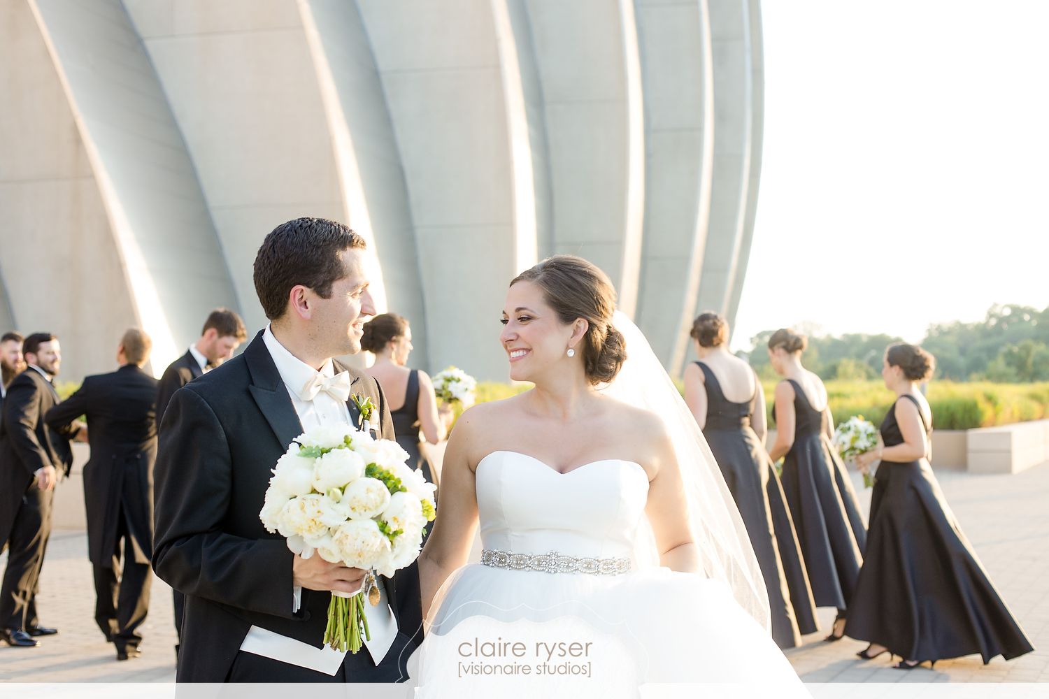 Real Weddings: Megan + Jorge’s Sophisticated Modern Gallery Wedding