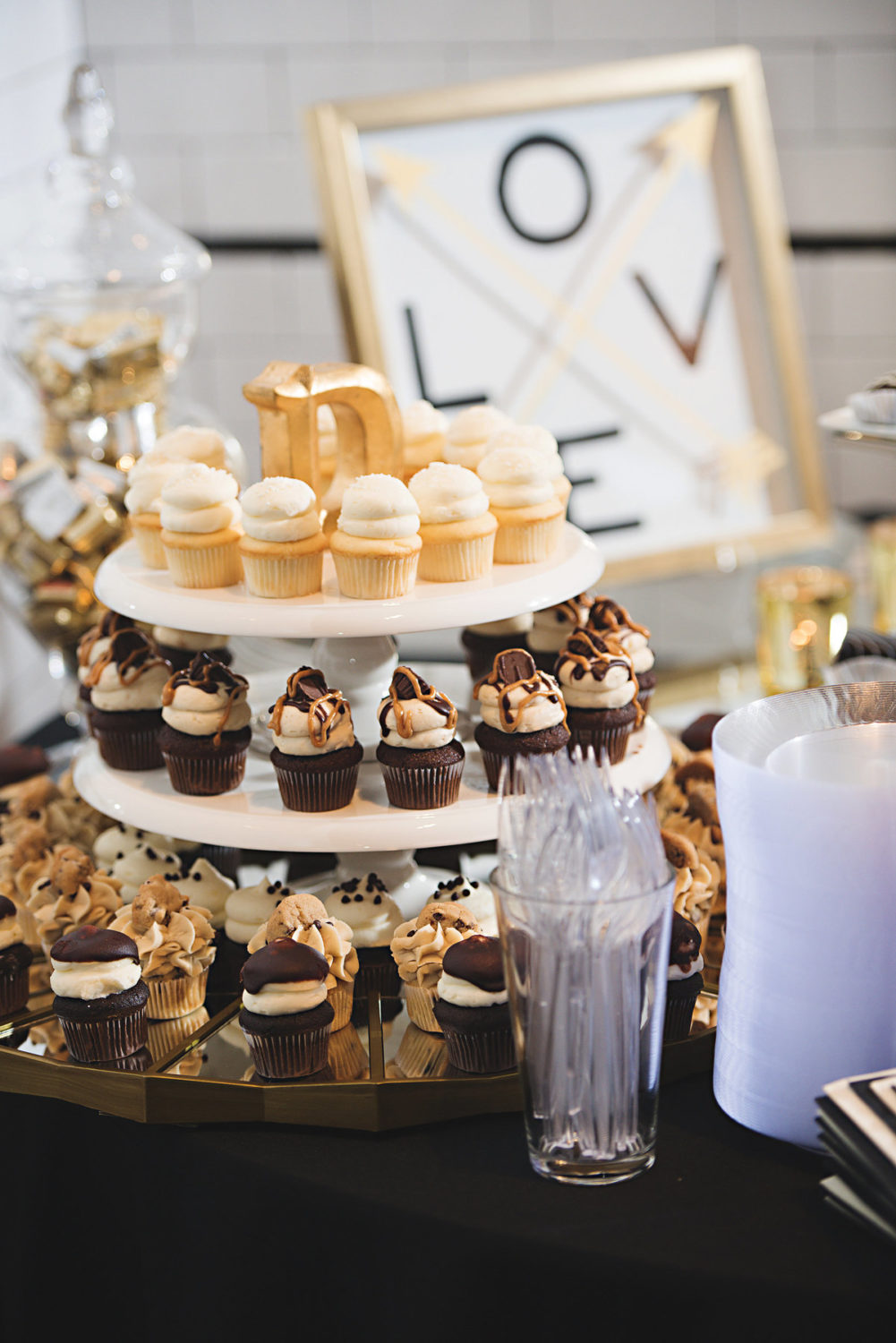 mini cupcakes wedding dessert table