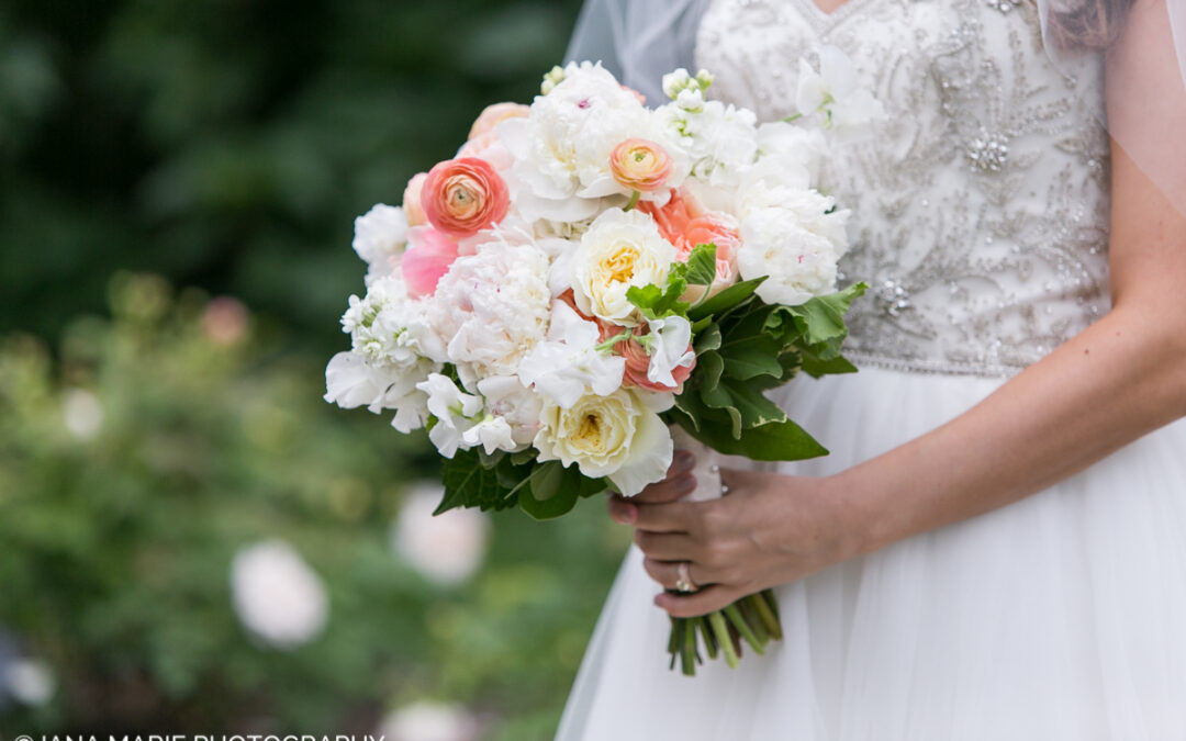 Melanie + Bryan – Romantic Hobbs Building Wedding